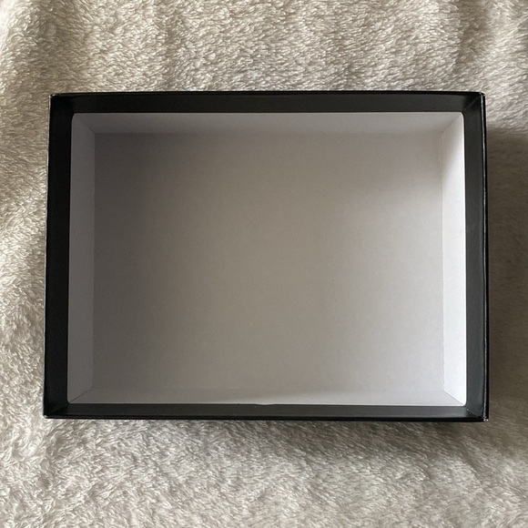 Empty Prada storage box - Picture 10 of 11